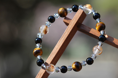 「勇往邁進」パワーストーンブレスレット 左